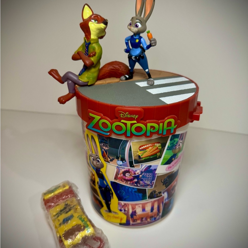 Disney Zootopia Collectible Bucket with Figures